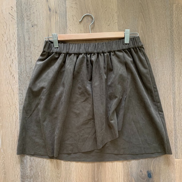 Aritzia Wilfred Free suede skirt size medium - Picture 3 of 7